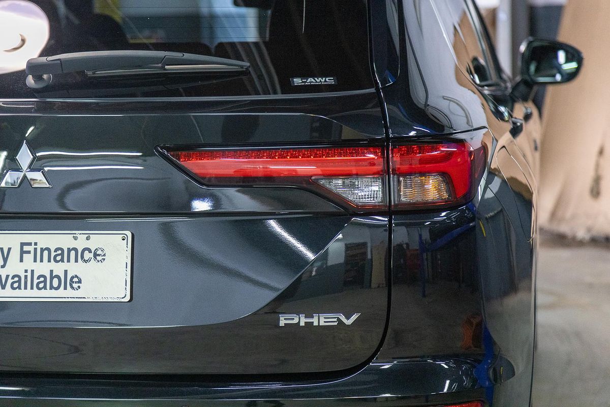 2022 Mitsubishi Outlander PHEV Exceed Tourer ZM