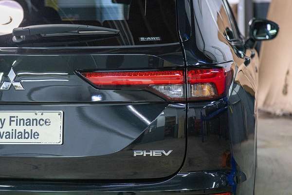 2022 Mitsubishi Outlander PHEV Exceed Tourer ZM