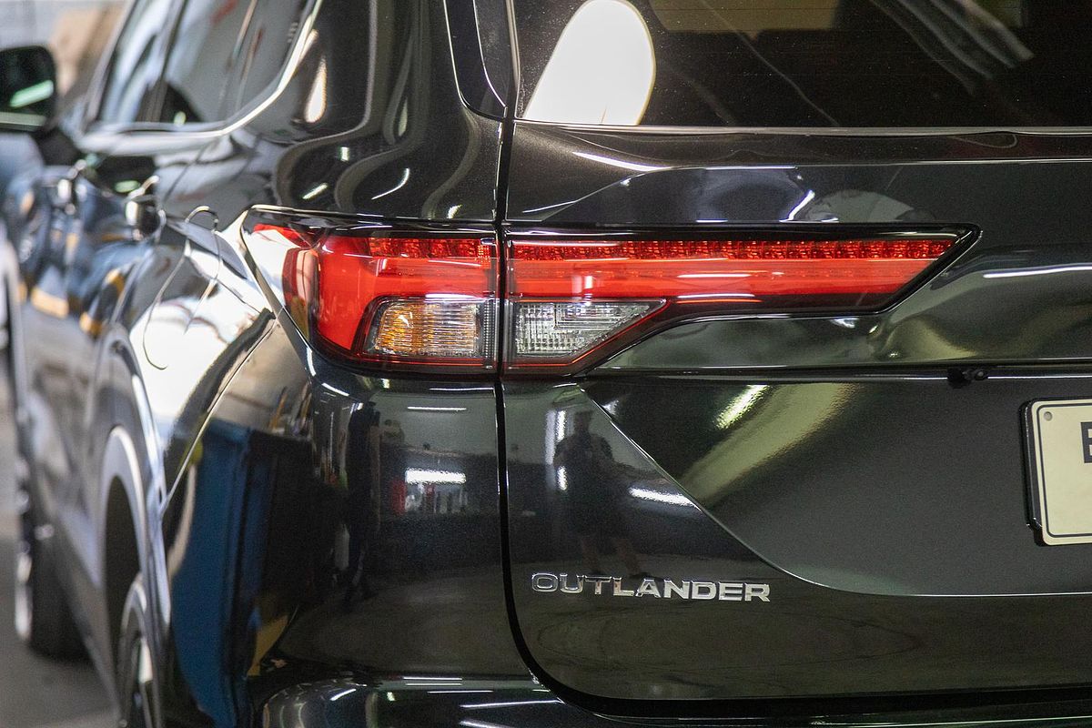 2022 Mitsubishi Outlander PHEV Exceed Tourer ZM