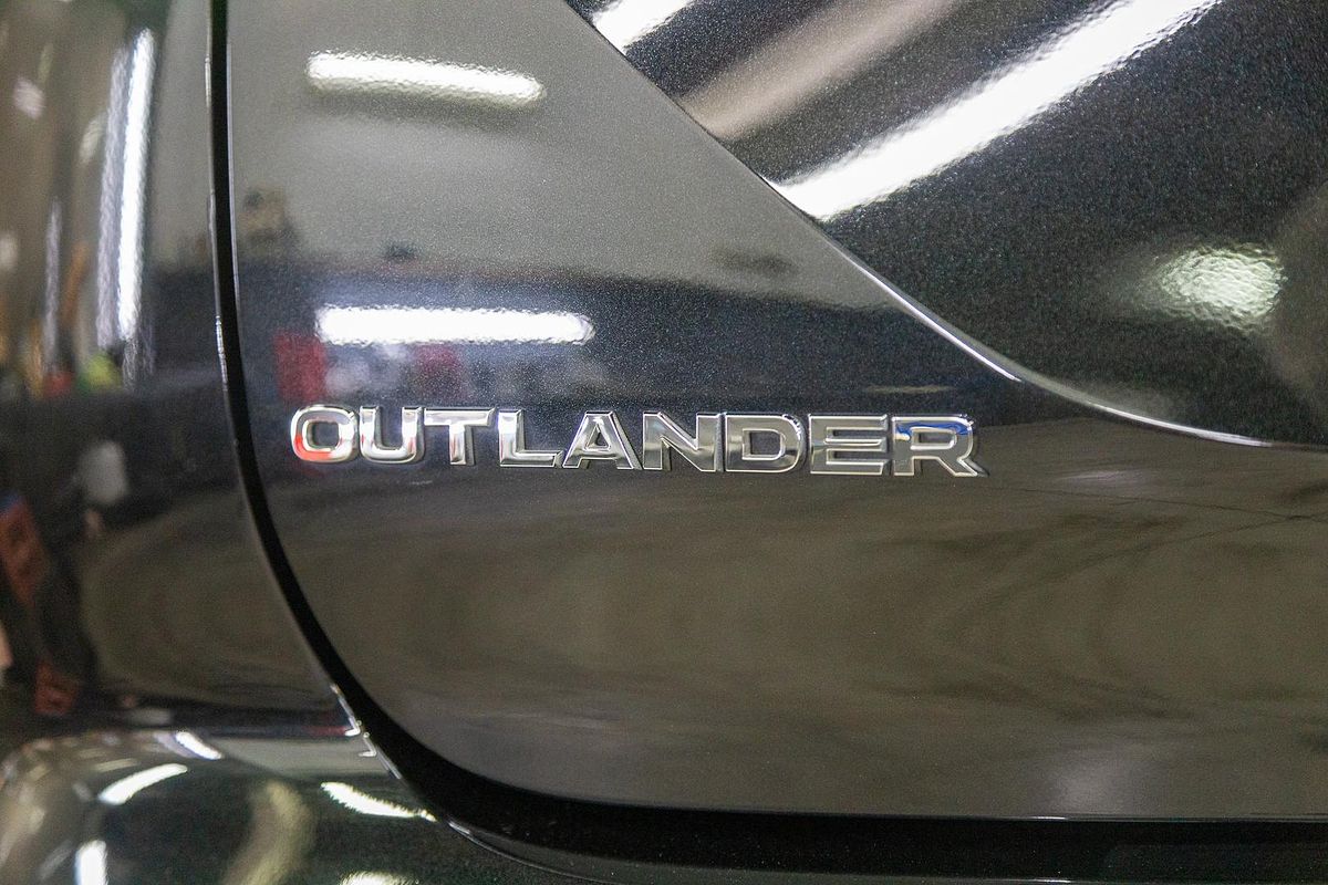 2022 Mitsubishi Outlander PHEV Exceed Tourer ZM