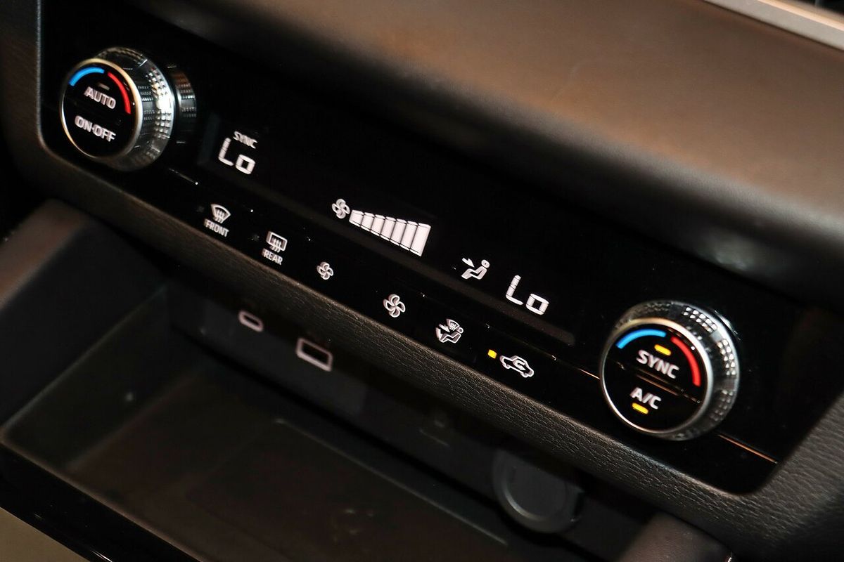 2024 Mitsubishi Outlander LS ZM