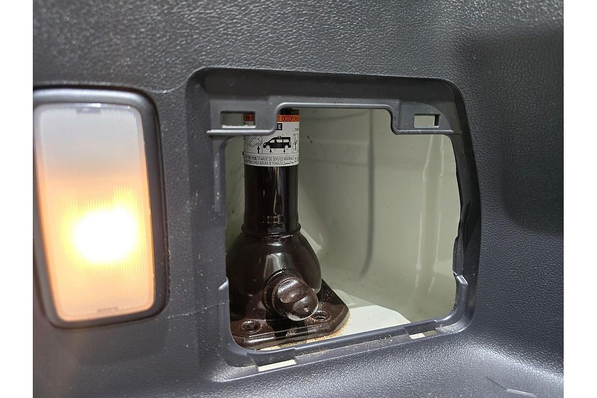 2019 Toyota Hiace Commuter GDH322R