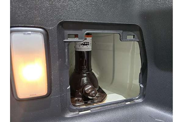 2019 Toyota Hiace Commuter GDH322R