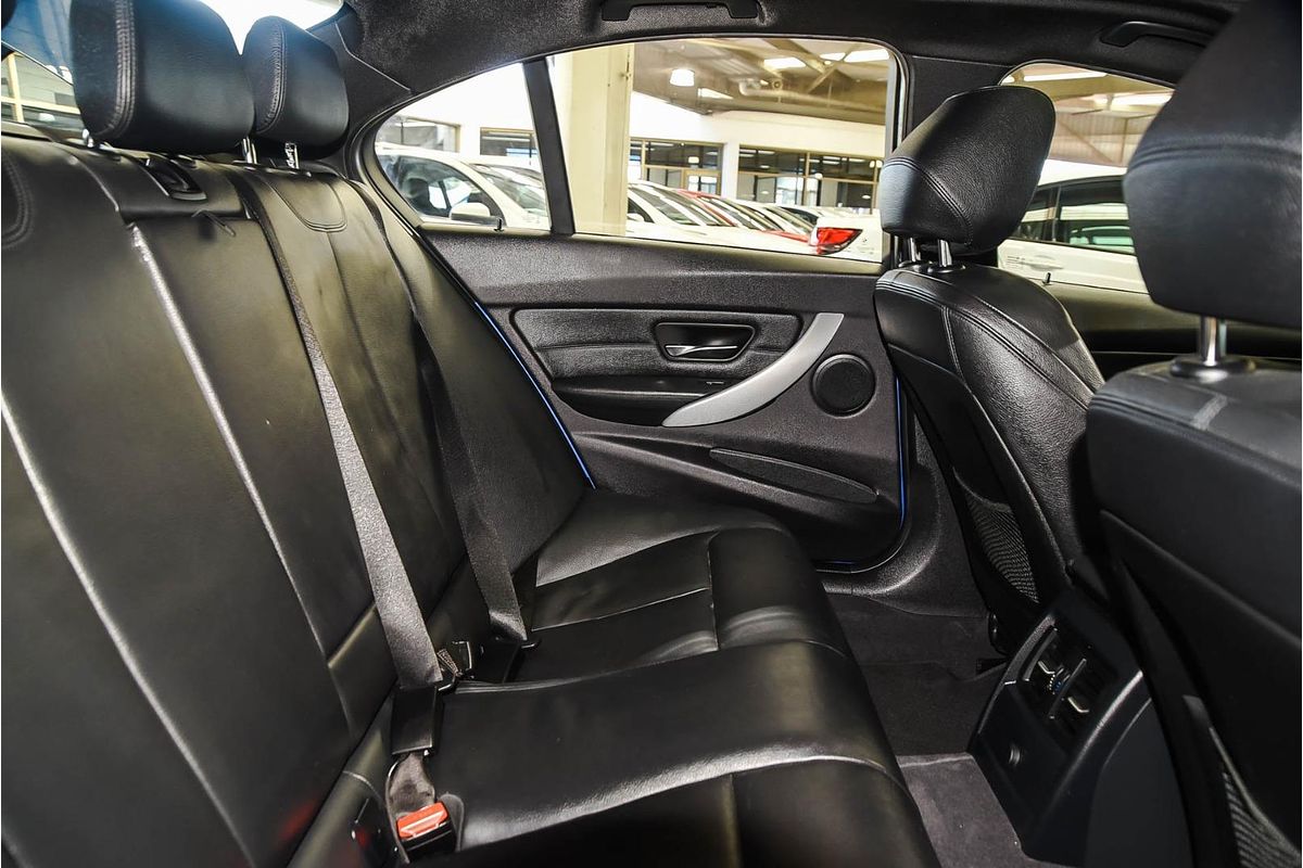 2015 BMW 3 Series 316i Sport Line F30