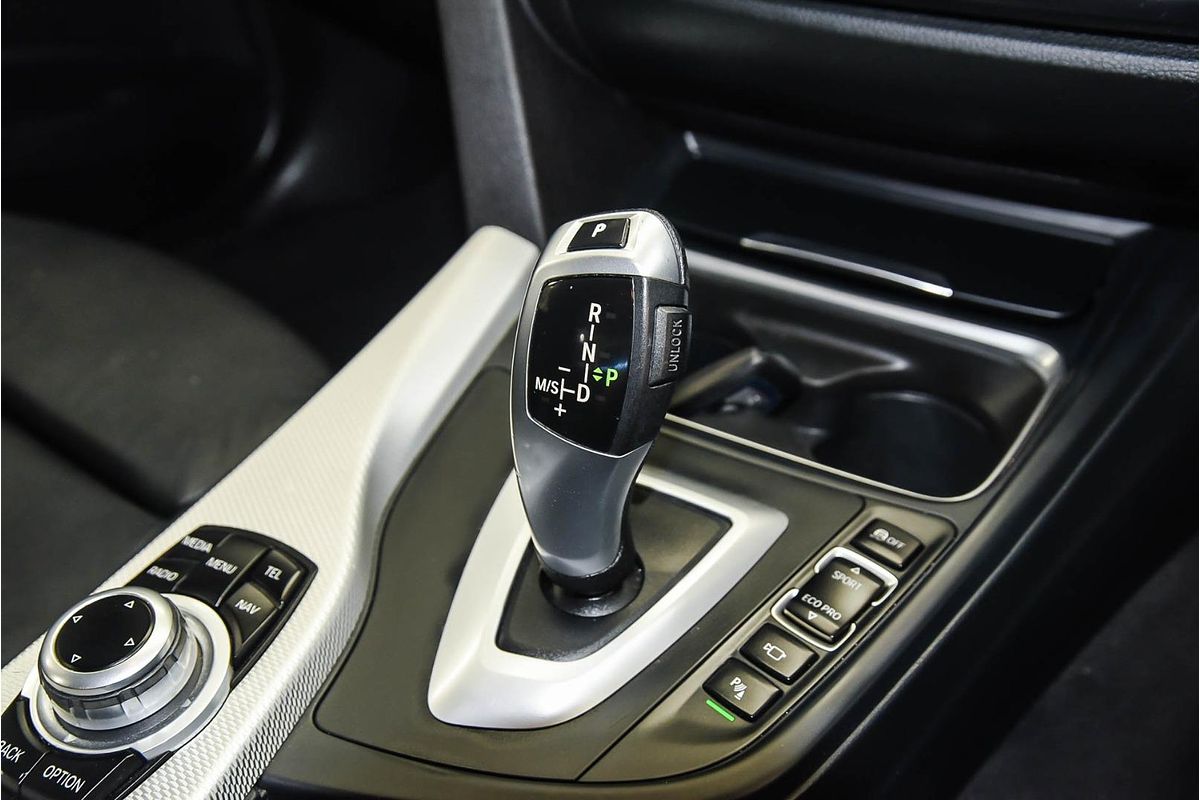 2015 BMW 3 Series 316i Sport Line F30