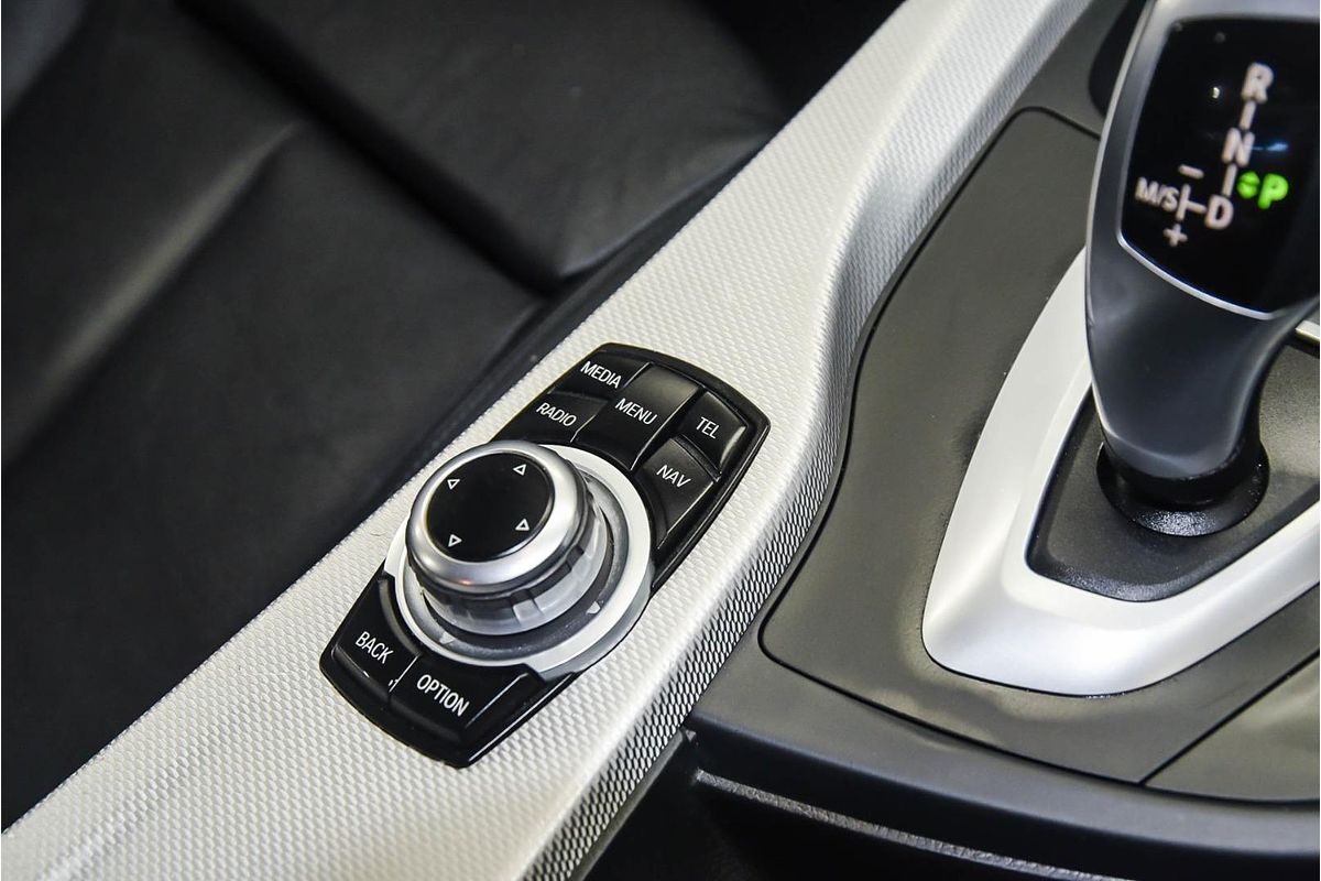 2015 BMW 3 Series 316i Sport Line F30