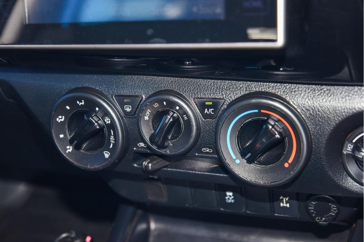 2017 Toyota Hilux SR GUN126R 4X4