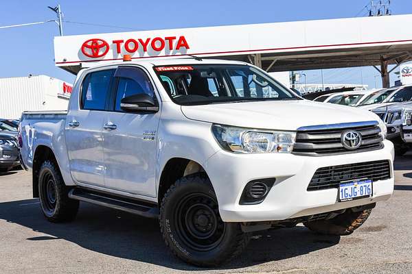 2017 Toyota Hilux SR GUN126R 4X4