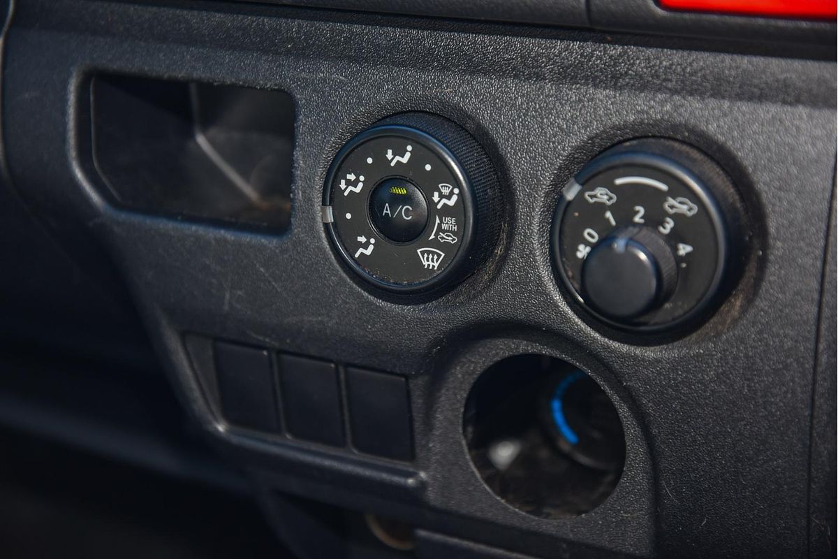 2015 Toyota Hiace TRH201R LWB