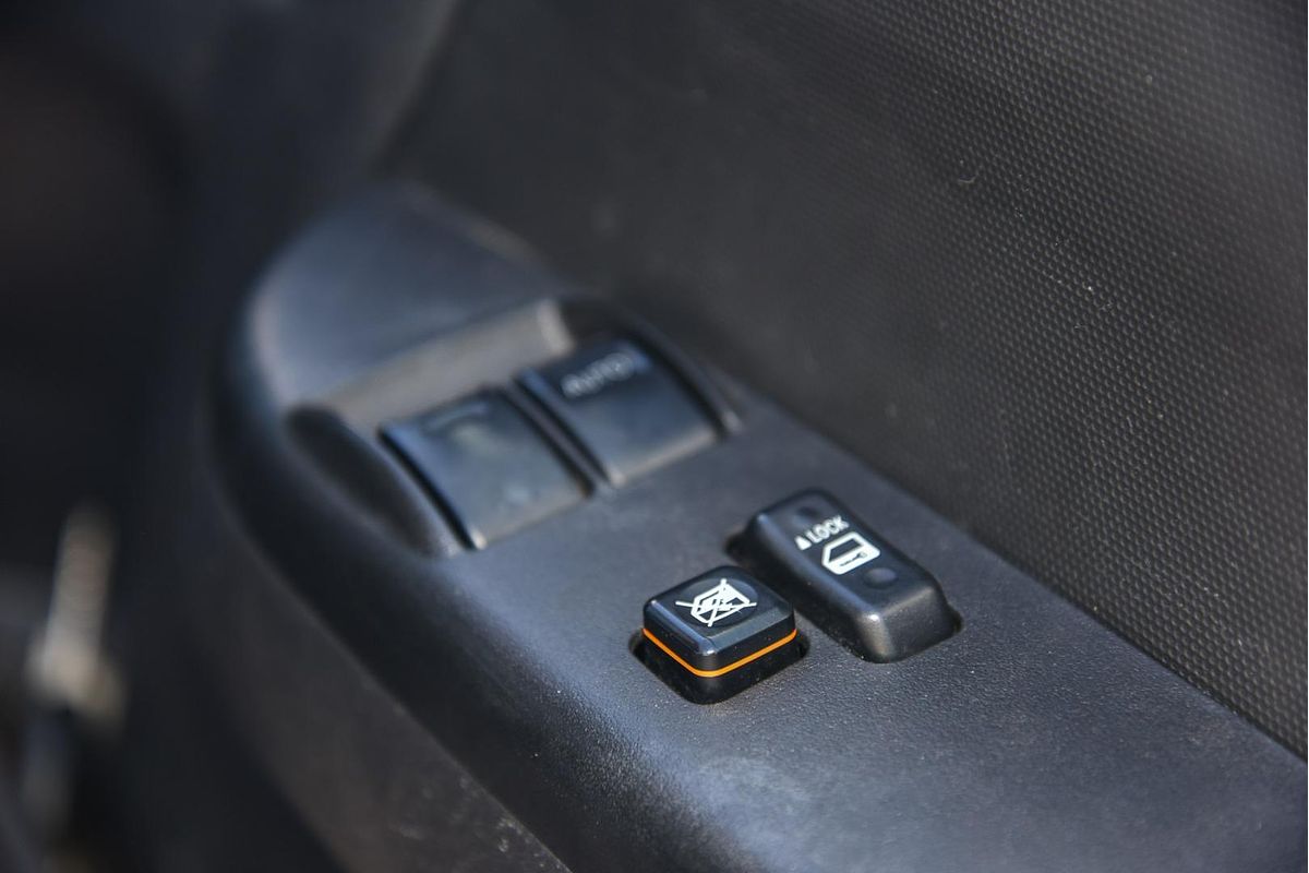 2015 Toyota Hiace TRH201R LWB