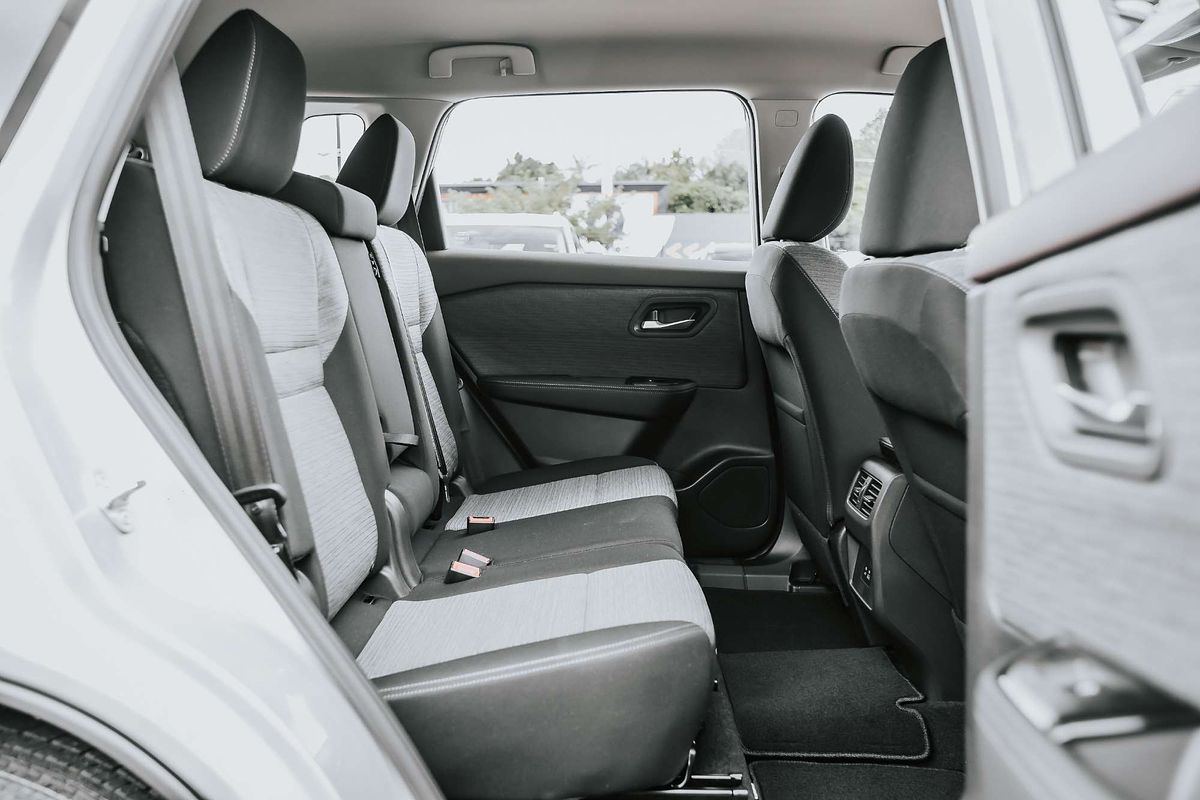 2025 Nissan X-TRAIL ST T33