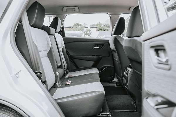 2025 Nissan X-TRAIL ST T33