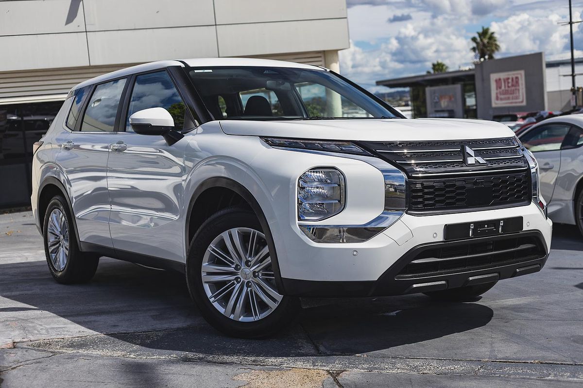 2023 Mitsubishi Outlander ES ZM