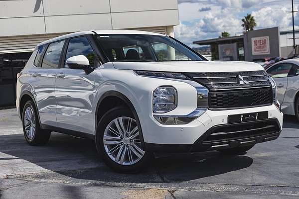 2023 Mitsubishi Outlander ES ZM
