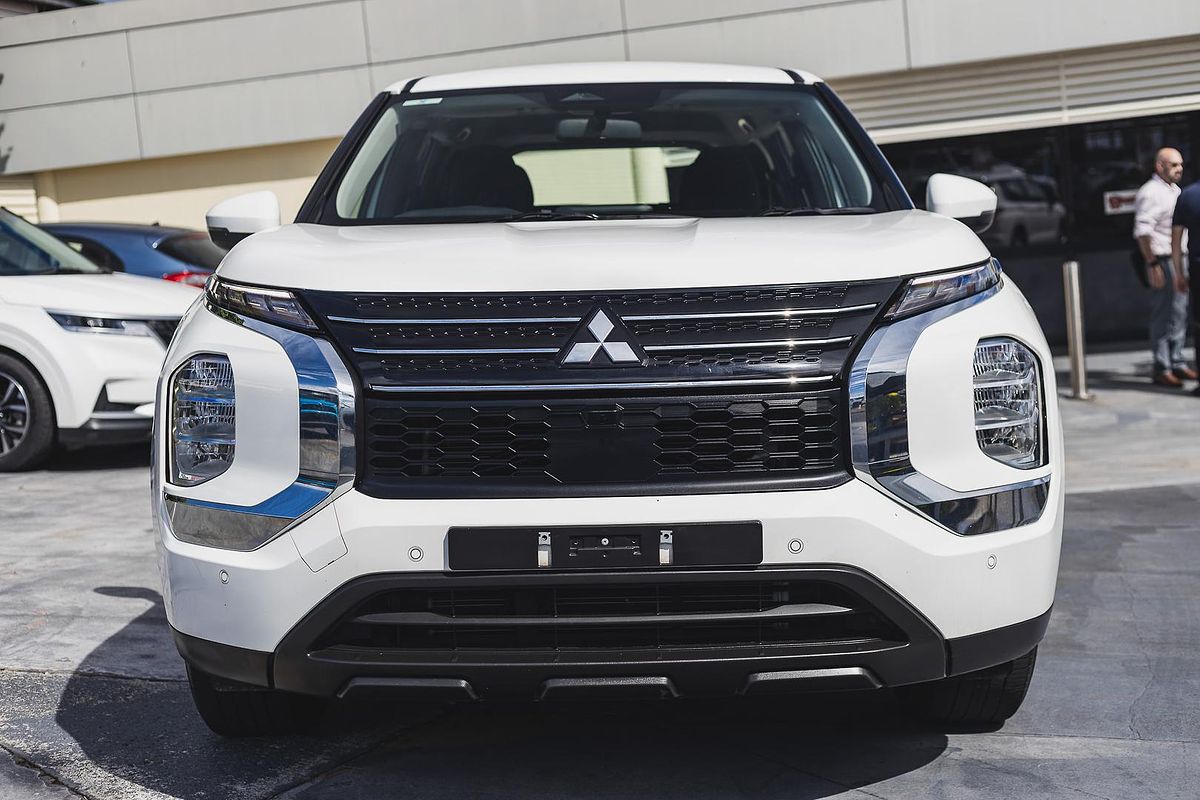2023 Mitsubishi Outlander ES ZM