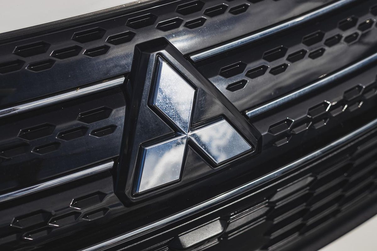 2023 Mitsubishi Outlander ES ZM
