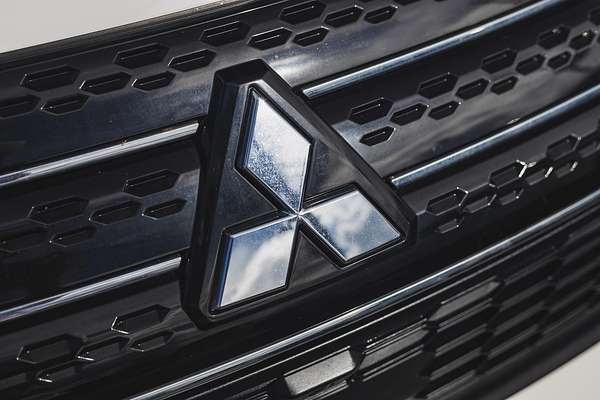 2023 Mitsubishi Outlander ES ZM