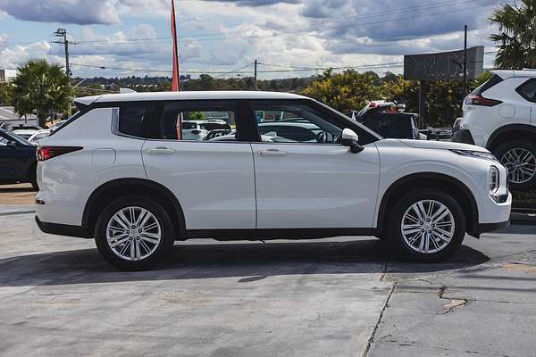 2023 Mitsubishi Outlander ES ZM
