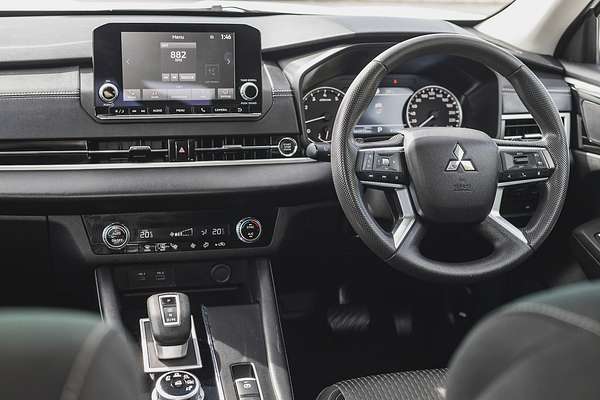 2023 Mitsubishi Outlander ES ZM