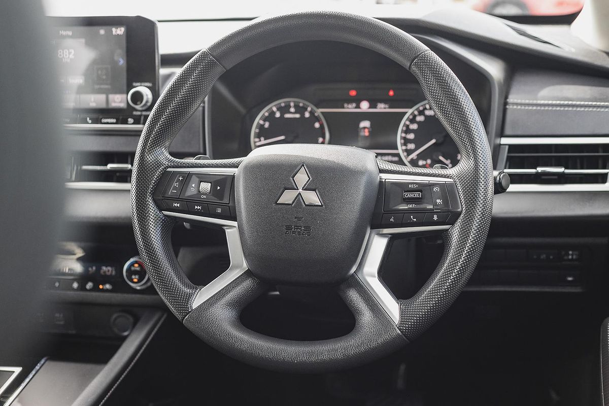 2023 Mitsubishi Outlander ES ZM