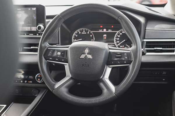 2023 Mitsubishi Outlander ES ZM