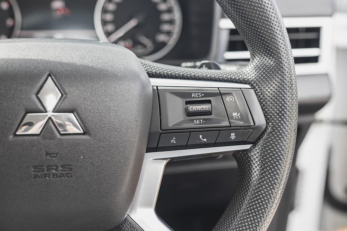 2023 Mitsubishi Outlander ES ZM