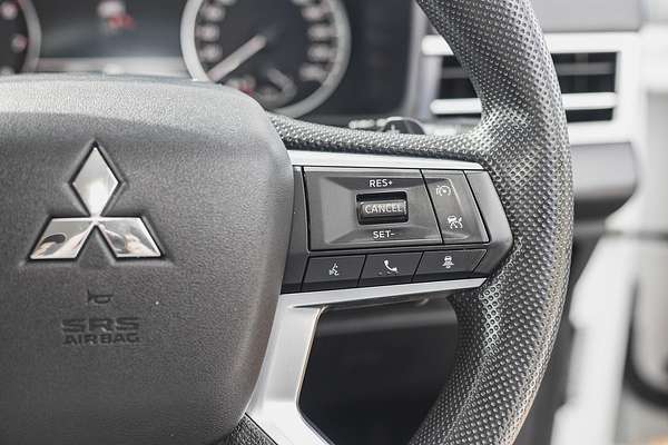 2023 Mitsubishi Outlander ES ZM