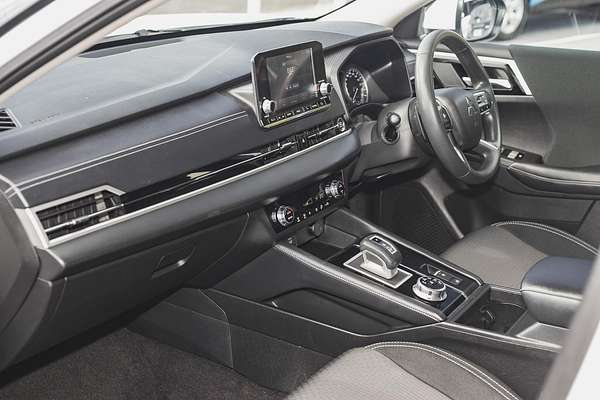 2023 Mitsubishi Outlander ES ZM