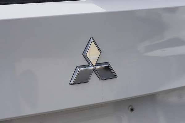 2023 Mitsubishi Outlander ES ZM