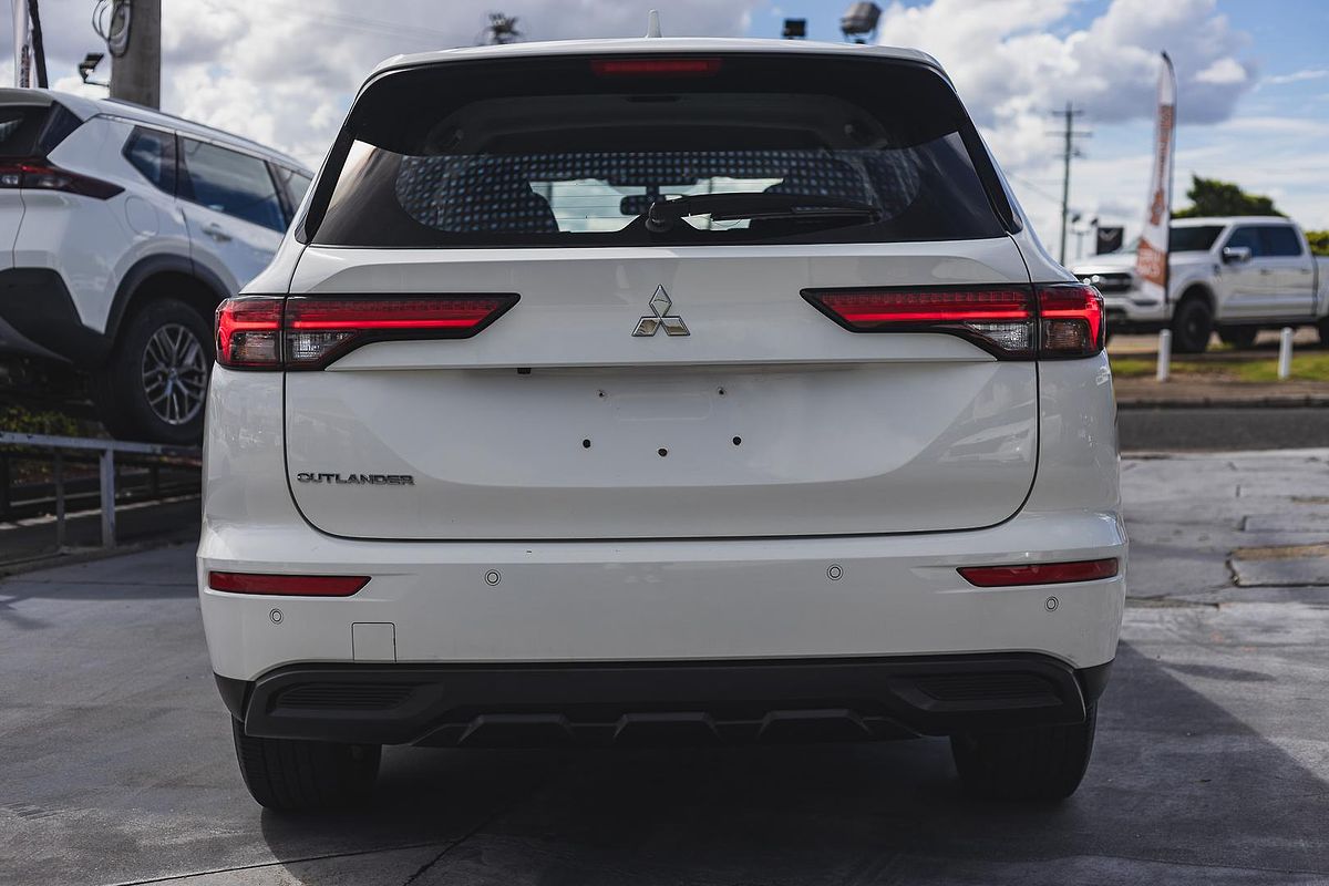 2023 Mitsubishi Outlander ES ZM