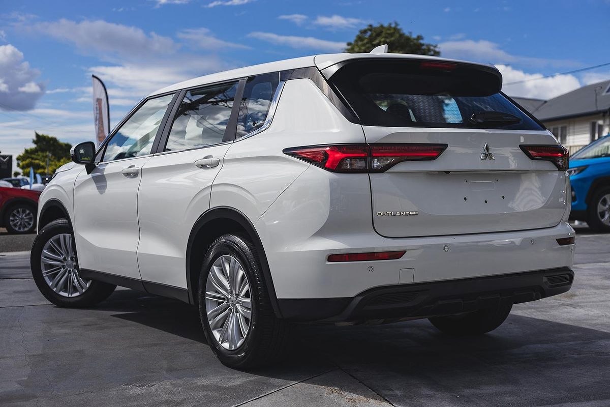 2023 Mitsubishi Outlander ES ZM