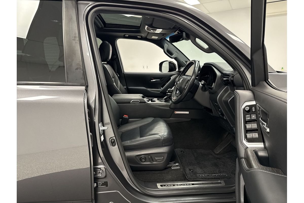 2023 Toyota Landcruiser GR Sport FJA300R