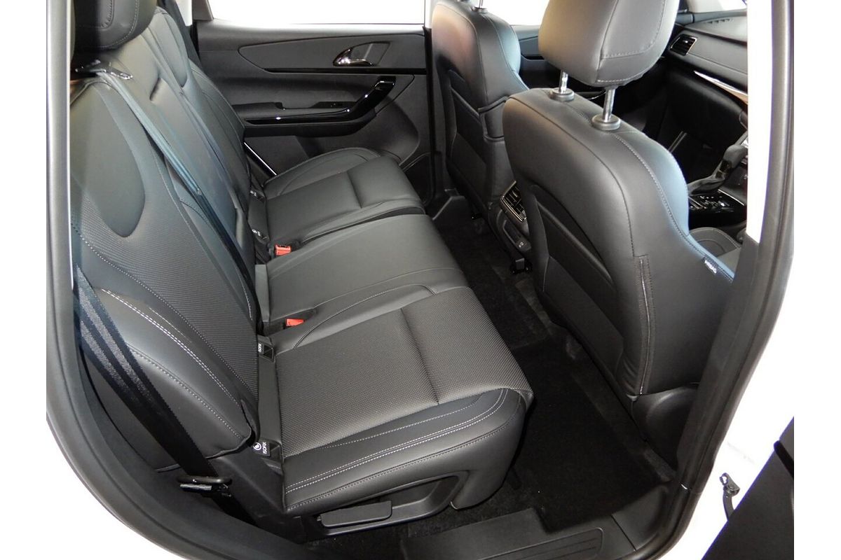 2025 Mahindra XUV700 AX7L MY25