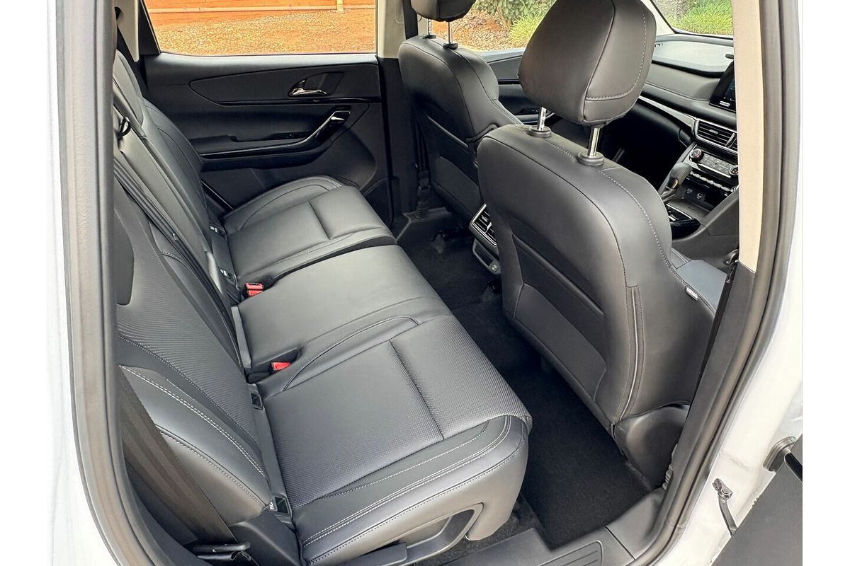 2025 Mahindra XUV700 AX7L MY25