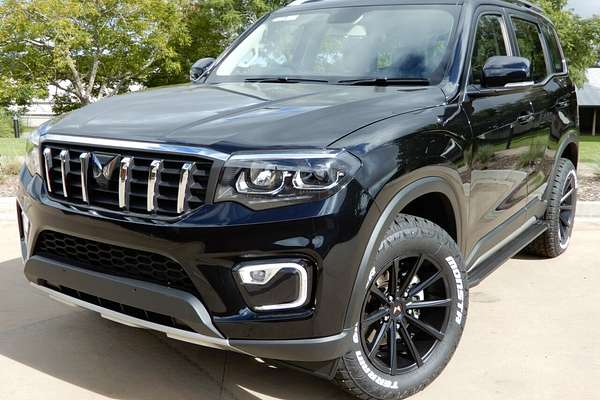 2025 Mahindra Scorpio Z8L