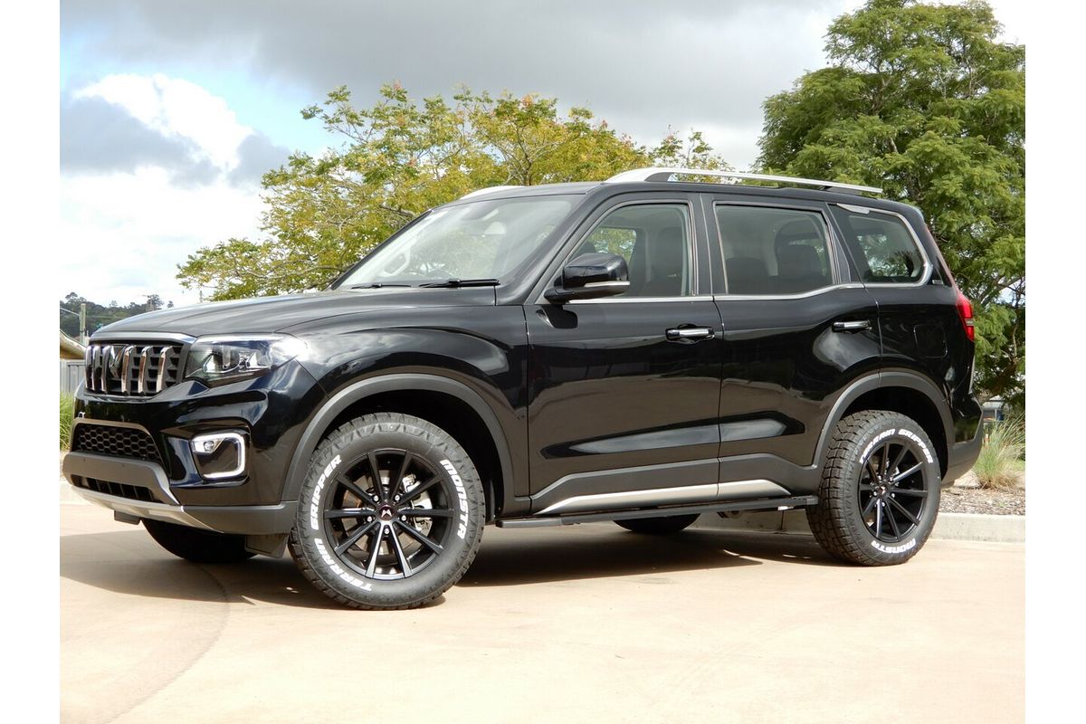 2025 Mahindra Scorpio Z8L