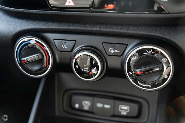 2025 Hyundai Venue Active QX.V5