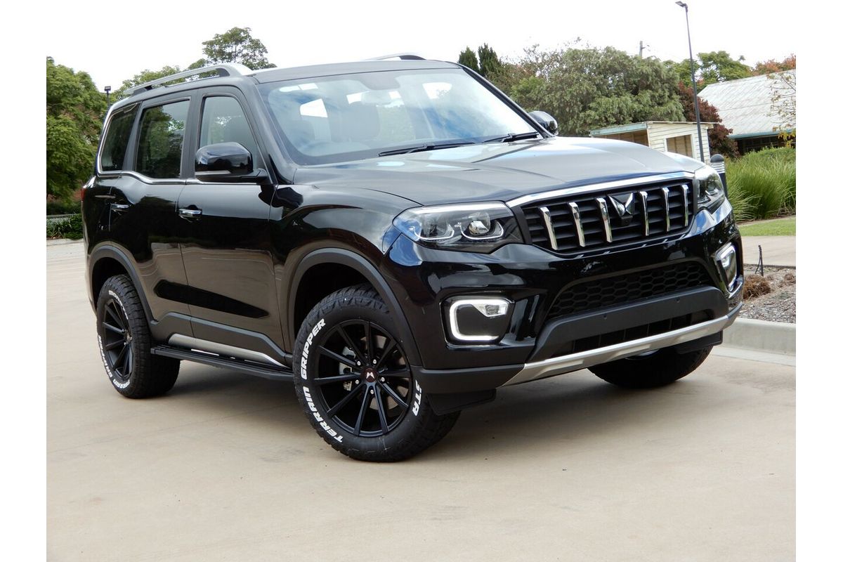 2025 Mahindra Scorpio Z8L