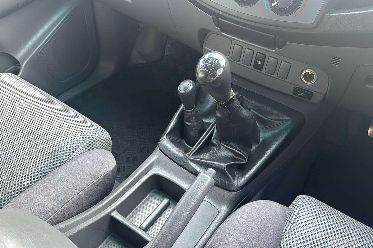 2013 Toyota Hilux SR KUN26R 4X4