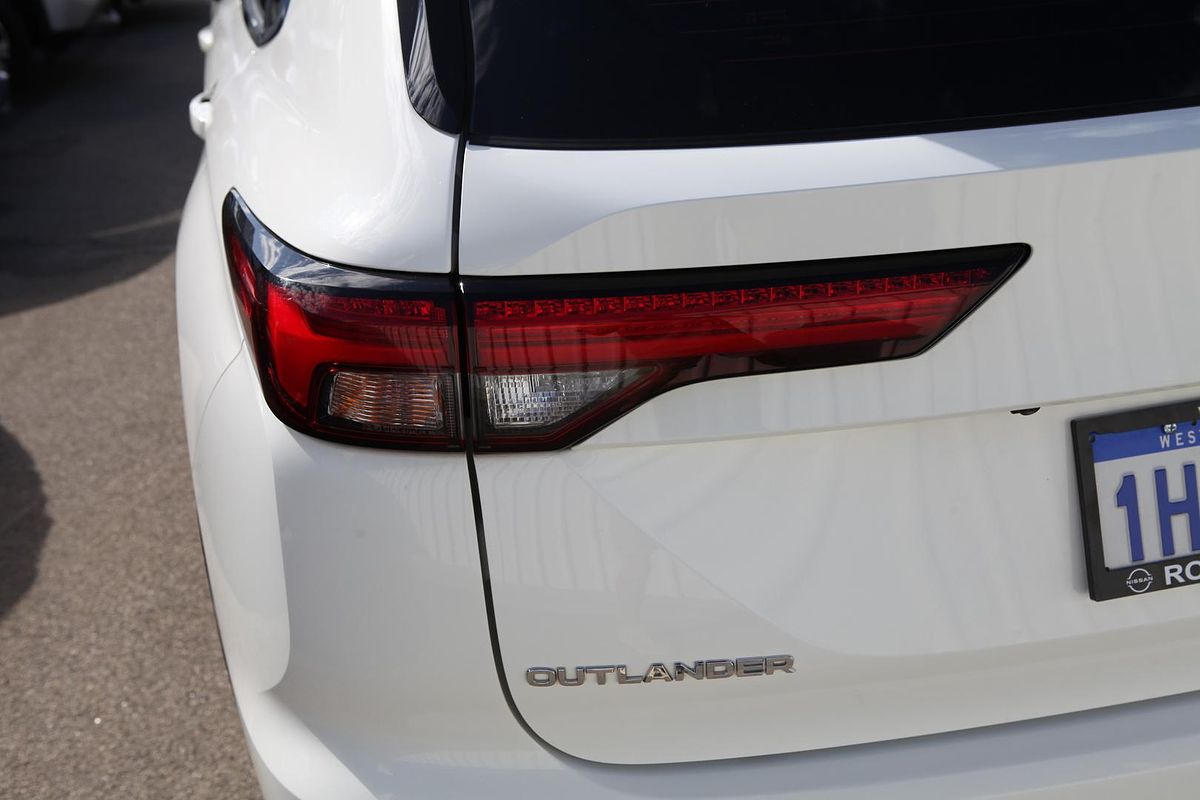 2023 Mitsubishi Outlander ES ZM