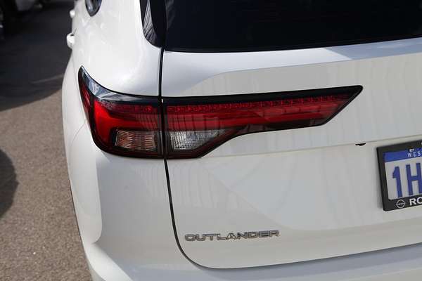 2023 Mitsubishi Outlander ES ZM