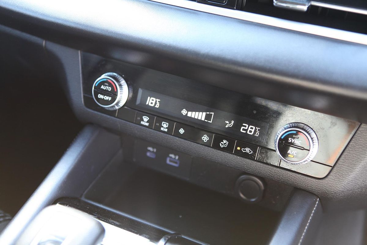 2023 Mitsubishi Outlander ES ZM