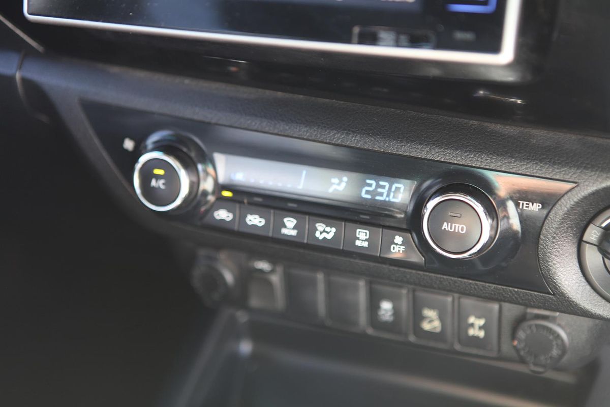 2015 Toyota Hilux SR5 GUN126R 4X4