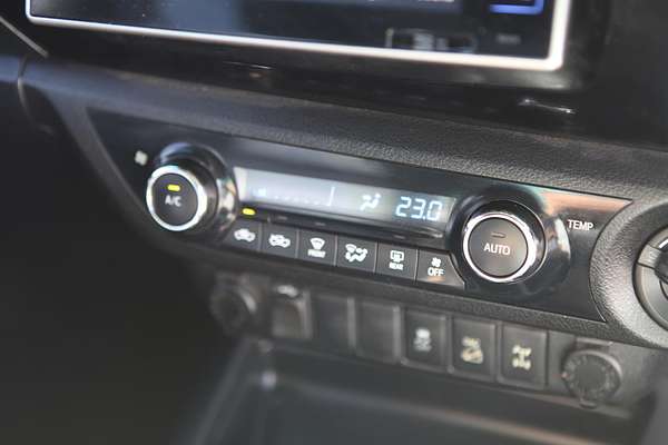 2015 Toyota Hilux SR5 GUN126R 4X4