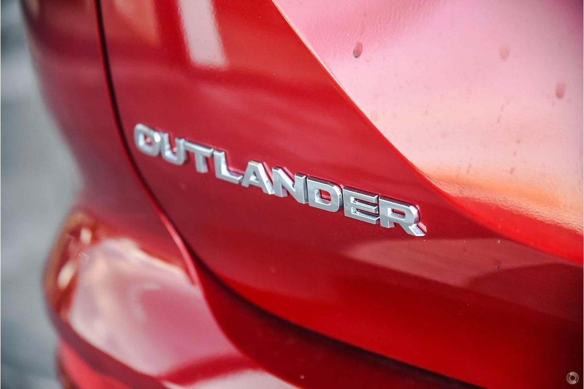 2025 Mitsubishi Outlander ES ZM