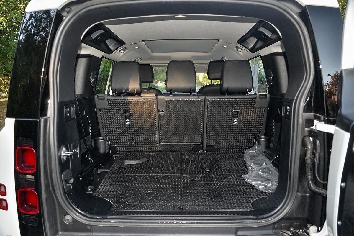 2024 Land Rover Defender 110 P300 S L663
