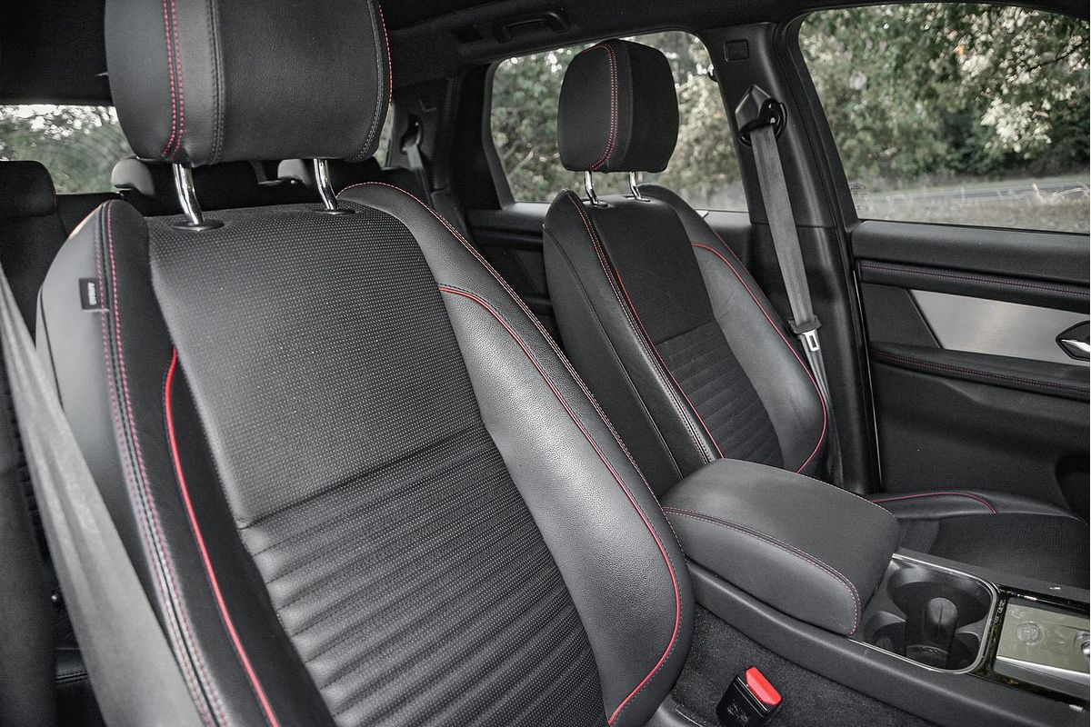 2022 Land Rover Discovery Sport P250 R-Dynamic SE L550
