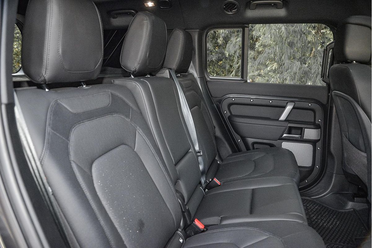 2024 Land Rover Defender 130 P400 Outbound L663