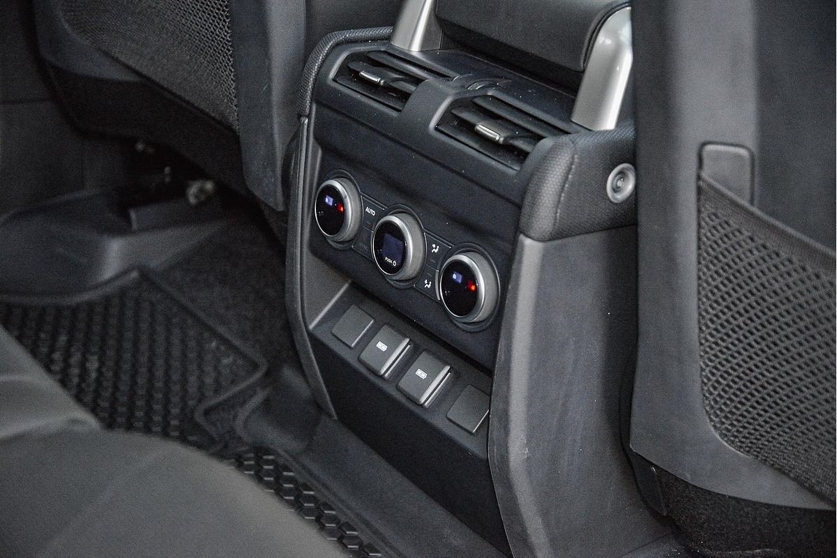 2024 Land Rover Defender 130 P400 Outbound L663
