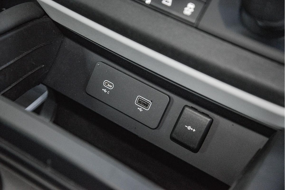 2024 Land Rover Defender 110 P300 S L663